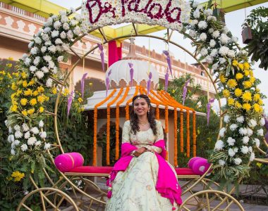 floral-arrangement-floral-pink-dupatta-lovely-picture-offbeat-mehndi-decor-for-the-pretty-bride