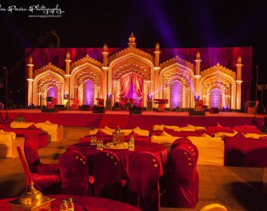 mughal-fort-style-stage-decoration-with-subtle-lighting
